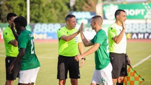 Обрат! Аматьори треснаха Берое