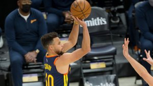 История! Стеф Къри изпревари Реджи Милър по тройки