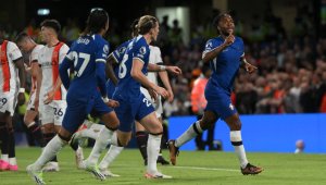 Стърлинг се развихри, а Челси отдъхна с първа победа