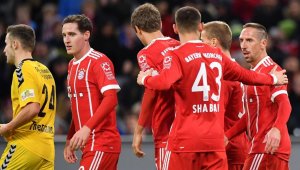 Смели аматьори изпотиха Байерн в Мюнхен, Рибери с хеттрик + ВИДЕО