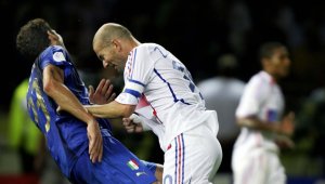 Синът на Зидан като татко си - бие ги с глава + ВИДЕО