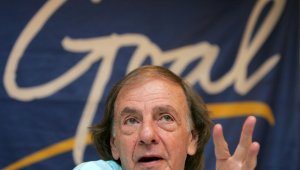 Легендата Сесар Луис Меноти пое тежък пост в Аржентина