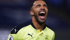 Нюкасъл се върна към победите с 2:0 над Палас