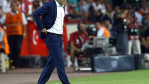 Дани Блинд не мисли за оставка