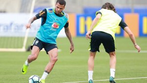 Дани Алвеш надъхва Бразилия 