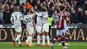 Ливърпул обърна „чуковете“ и продължава да мечтае за Топ 4