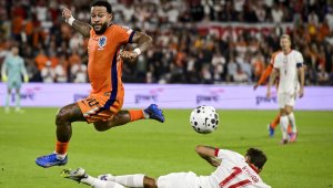 Далеч не е сред най-великите, но Йохан Кройф и Ван Бастен му дишат прахта