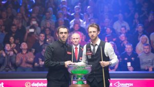 Ракетата разпердушини Прическата в първата сесия