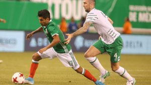 Мексико удари Ирландия в контрола