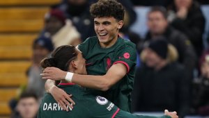 Ливърпул отнесе Астън Вила, испански талант с първи гол