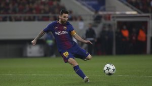 Меси влиза в клуб "600"