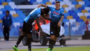 Наполи се бетонира на върха в Италия