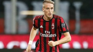 Милан без Конти и Стринич в Лига Европа