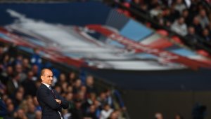 Шефовете на Евертън мъдрят бъдещето на Роберто Мартинес