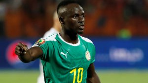 Шампионско сърце: Мане спонсорира селото, в което е роден