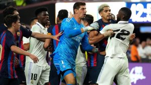 Барса тресна Реал в Ел Класико във Вегас при дебюта на Левандовски