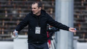 Славия махна двама