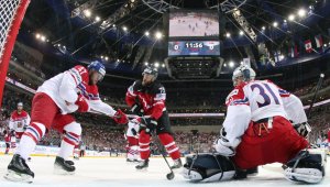 Канада е първият финалист на световното по хокей