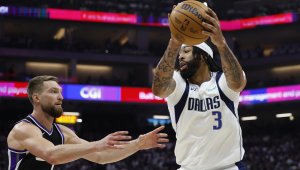 Звезда от НБА ще играе с очила по медицински причини