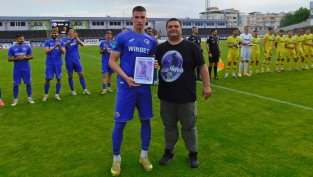 Той стана "Футболист №1", а сега се завръща в Левски