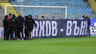 Шампион, нов стадион и Европа. Срещу какво всъщност се воюва в Левски?