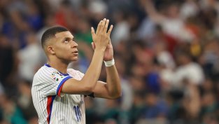 Париж приема сблъсък в тежка категория между Франция и Италия