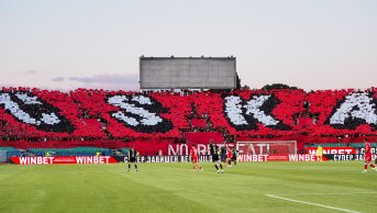 Бурна радост и антифашистки знамена провокирали феновете на ЦСКА