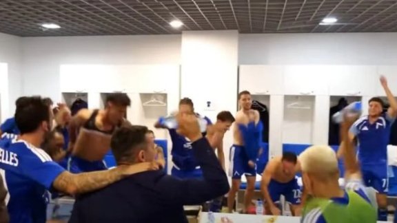 Левски показа какво се случи в съблекалнята след Крайова + ВИДЕО