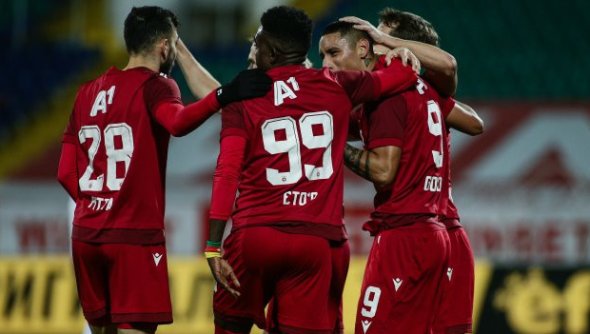 Мачовете по телевизията днес, 13 декември