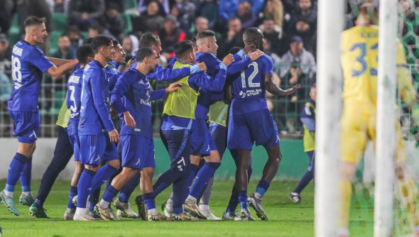 Мнението на Gol.bg: Гениалният Дон Хулио отново преподава в шампионски обрат на Левски