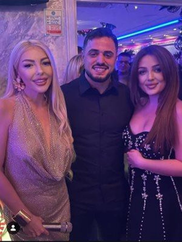 Гаджето на Карлос Насар трябва да го пази! Пищни мацки му се нахвърлиха