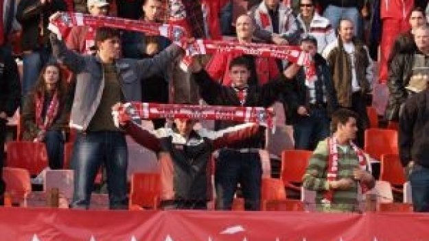 Феновете на ЦСКА събират пари за дълговете на Томов