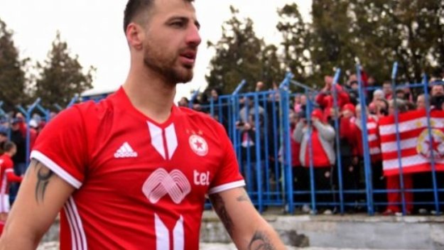 УЕФА "върза ръцете" на ЦСКА за Бодуров и Малинов