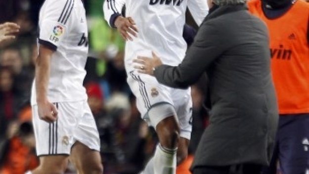 Моуриньо пази титулярите за &quot;Олд Трафорд&quot;