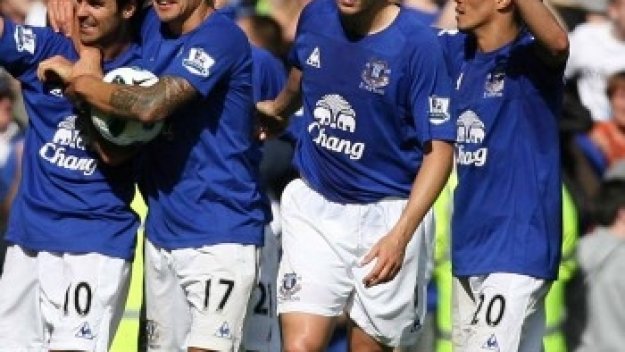 Евертън взе първа победа