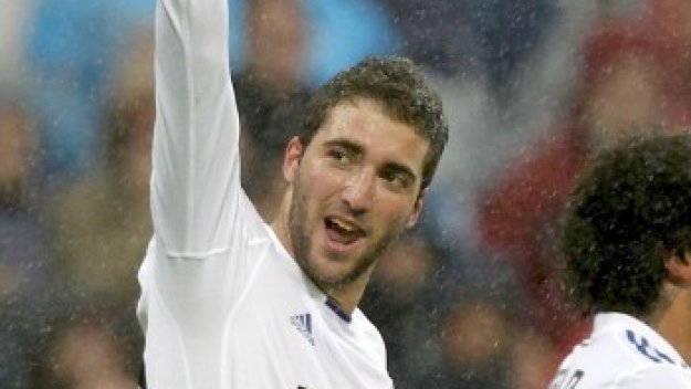 Оперират Игуаин в Чикаго