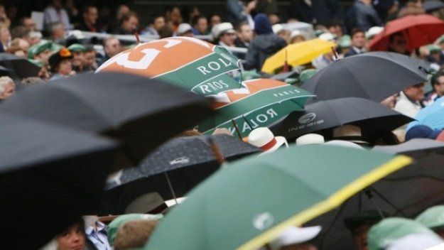 Финалът на Ролан Гарос прекъснат заради дъжд