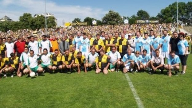 Над 13 000 души уважиха бенефиса на Коце Видолов