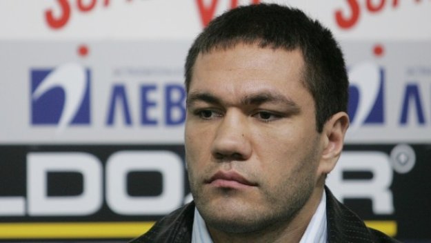 Кобрата защити титлата си