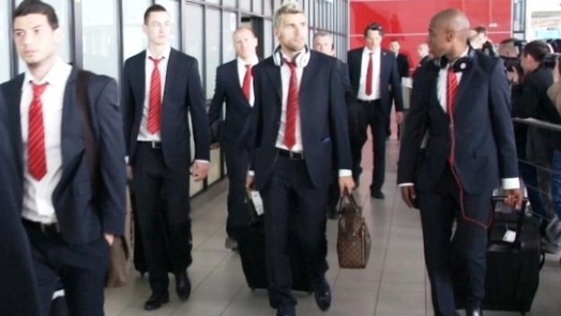 Швейцарците пристигнаха, Хицфелд отсвири журналистите