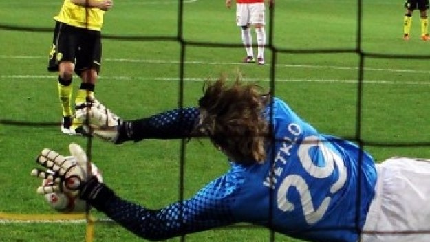 Дортмунд продължи да пилее точки