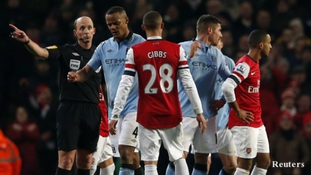 Отмениха червения картон на Компани