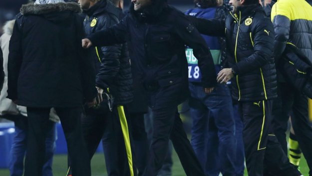 Ученици прекратиха тренировка на Борусия Дортмунд