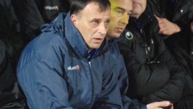 Вкараха в болница треньора на Ботев Враца