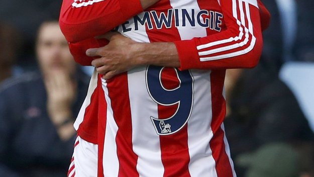 Стоук Сити приземи Астън Вила