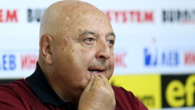 Бат' Венци изригна: "Космонавта" се търкаляше по тъча, само се дупим!