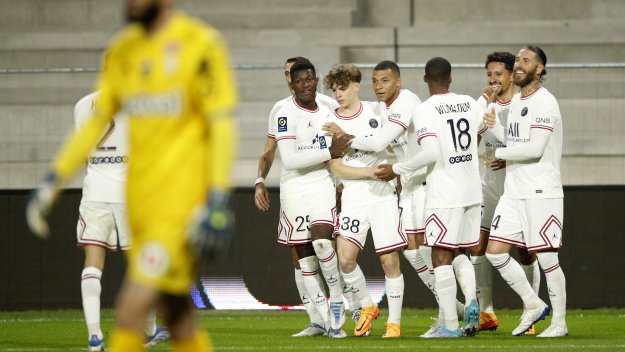 ПСЖ докосва титлата и официално