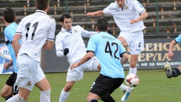 Славия композира Локо на втори коловоз