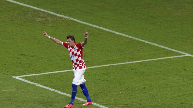 Манджукич мушна два на Кипър