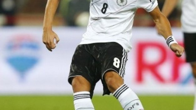 Йозил с дъвка на химна + ВИДЕО